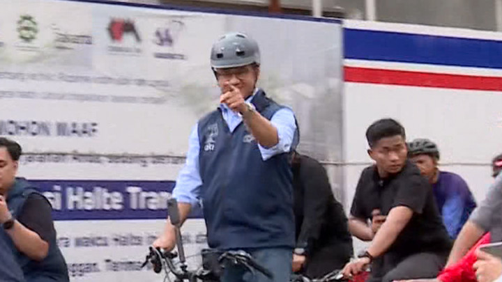 Usai Berswafoto, Anies Lanjut Gowes ke Balai Kota untuk Hadiri Acara Perpisahan