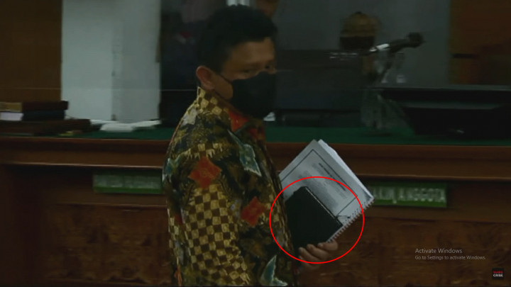 Buku Hitam Sambo Jadi Sorotan, Apa Isinya?