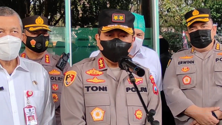 Hari Pertama Bertugas, Kapolda Jatim Irjen Toni Kunjungi Korban Tragedi Kanjuruhan