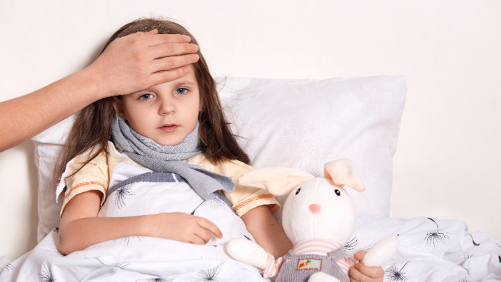 Selain Paracetamol, Kenali Alternatif Obat Demam Alami untuk Anak