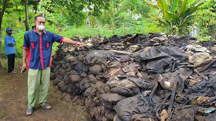 Tak Tahan Dengan Baunya, Warga Geruduk Gudang Penyimpanan Limbah B3