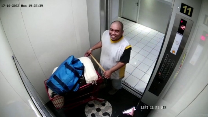 Terekam CCTV! Ini Detik-detik Pelaku Santai Buang Jasad Wanita di Bekasi