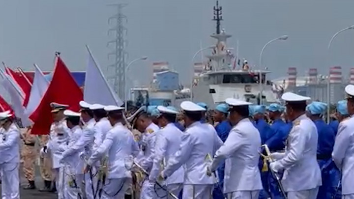 Momen Para Perwira TNI AL Menari di Perayaan HUT TNI AL ke-77