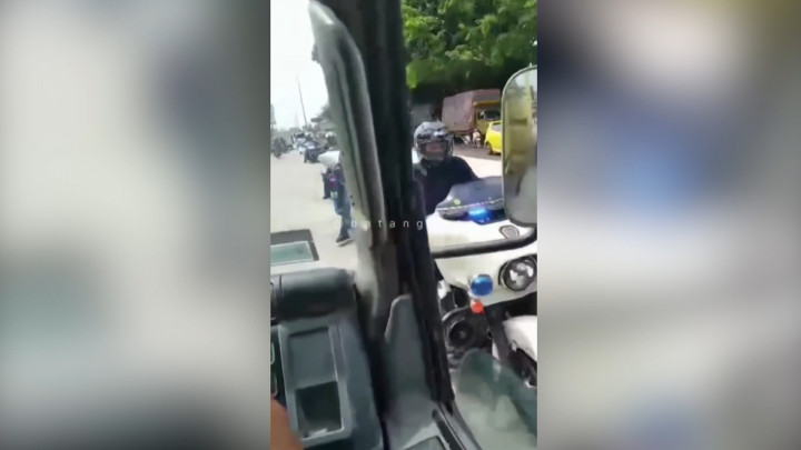 Viral! Rombongan Moge Lawan Arus di Pantura Batang