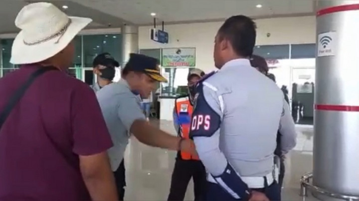 Viral! Video Kadishub Palangkaraya Pukul 3 Anak Buahnya di Bandara