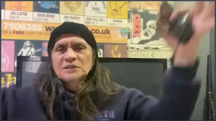 Azis Jamrud Sengaja Ciptakan Lagu Dengan Diksi Tak Umum