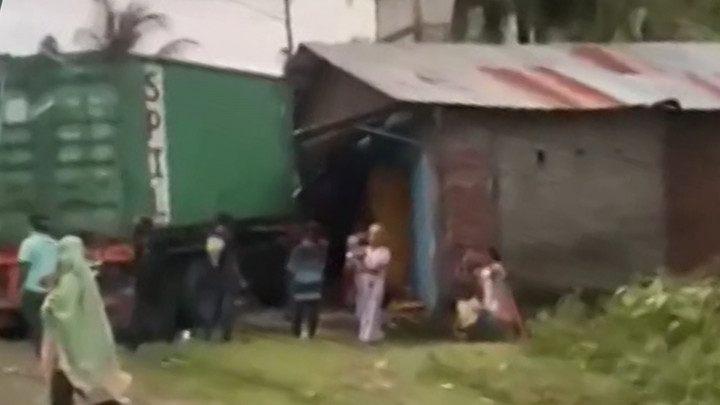 Truk Kontainer Tabrak Motor dan Rumah di Majene, 1 Orang Meninggal Dunia