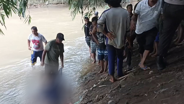 Mayat Perempuan Tanpa Identitas Terbawa Arus Sungai
