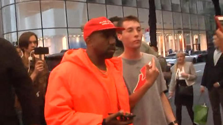 Datang Tanpa Diundang, Kanye West Diusir Skechers Usai Putus Kontrak dengan Adidas