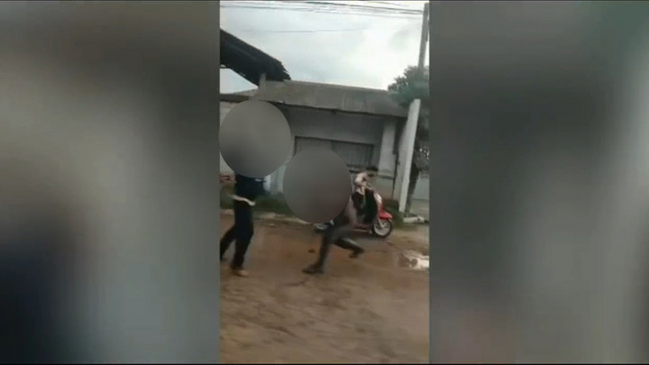 Viral! Remaja Tawuran Saling Serang Menggunakan Celurit di Jalan