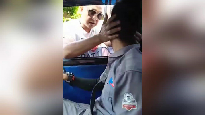 Viral! Tak Terima Ditegur, Suami Istri Tampar dan Marahi Sopir Pickup