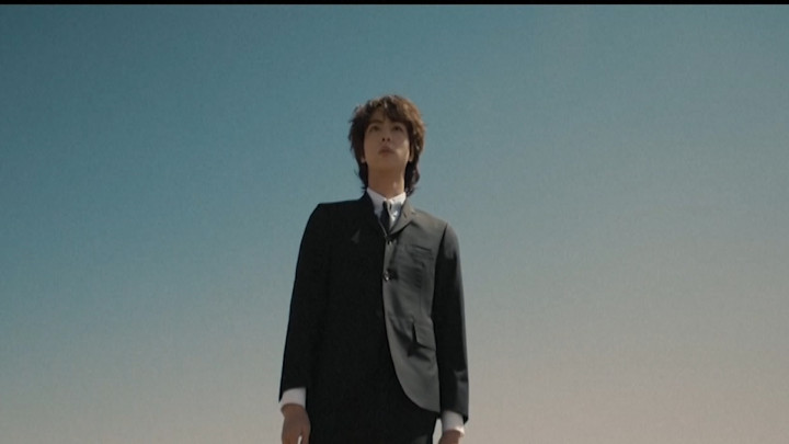 Kolaborasi dengan Coldplay, Jin BTS  Rilis Single Solo The Astronaut