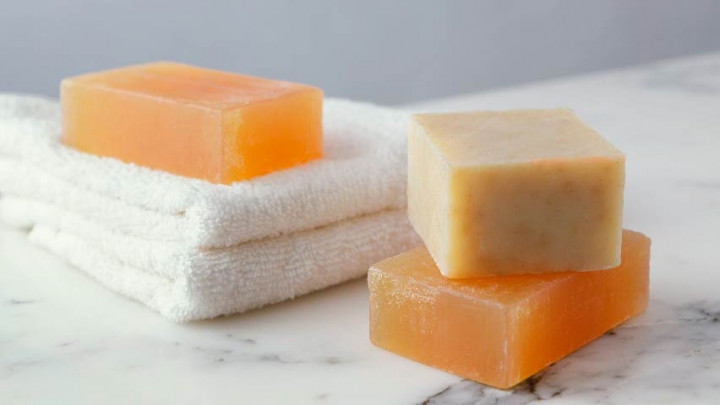 4 Alasan Mengapa Sabun Mandi Tidak Boleh Dipakai Cuci Muka, Bikin Kulit Terkikis!