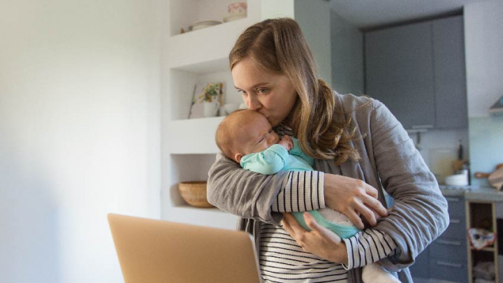 Jangan Asal Mencium Bayi, 5 Bahaya Ini Berdampak Pada Kesehatannya