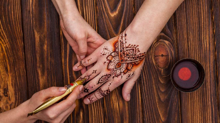 Waspada! Ketahui Hal Ini Sebelum Menggunakan Tato Henna