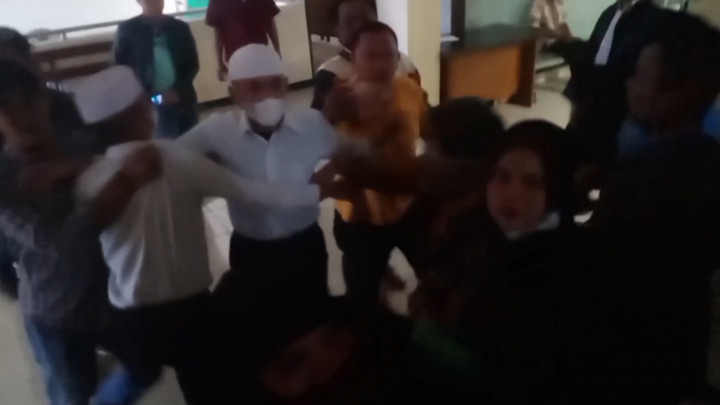 Tak Terima Hasil Vonis, Keluarga Terdakwa Kasus Tawuran Mengamuk