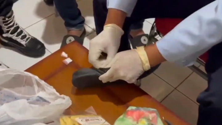 Petugas Lapas Temukan Paket Sabu di Lipatan Sandal dari Driver Ojol