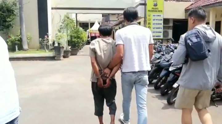 Pelaku Jambret Ditangkap Warga Saat Hendak Kabur ke Dalam Bus Umum