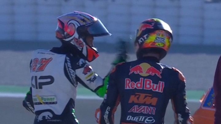 Terekam Kamera, Momen Kaito Toba dan Jaume Masia Adu Jotos di FP3 Moto3 Valencia