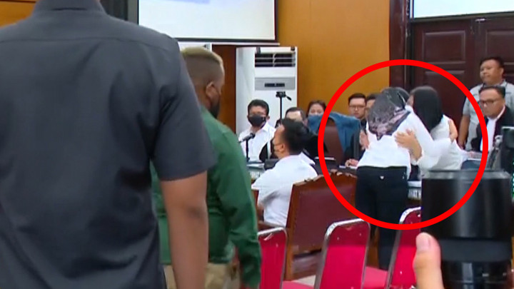 Momen Saksi Susi Hampiri Ferdy Sambo dan Putri Candrawathi Sebelum Persidangan Dimulai