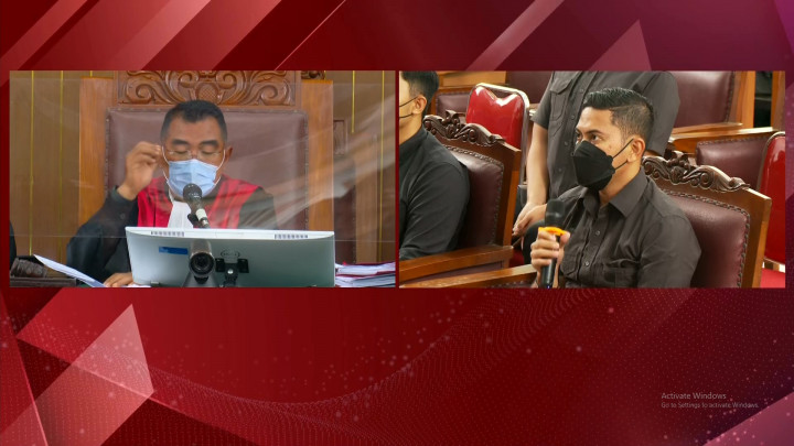 Saksi Bongkar Ferdy Sambo Sempat Ambil Senjata Pakai Sarung Tangan