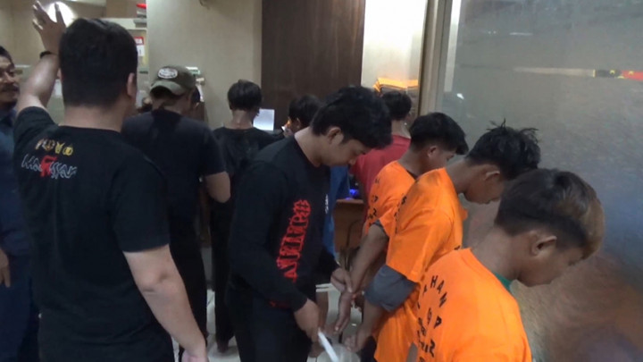 Terekam CCTV, Polisi Amankan Pelaku Penyerangan di Sebuah Warung Kopi