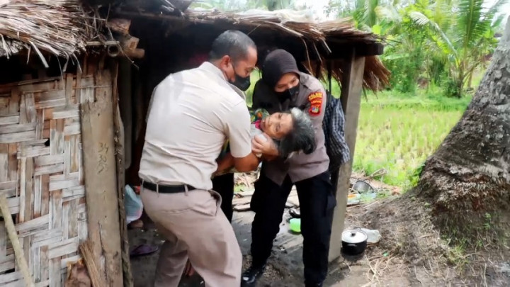 3 Tahun Lumpuh Akibat Infeksi, Seorang Lansia Berusia 65 Tahun Akhirnya Dievakuasi