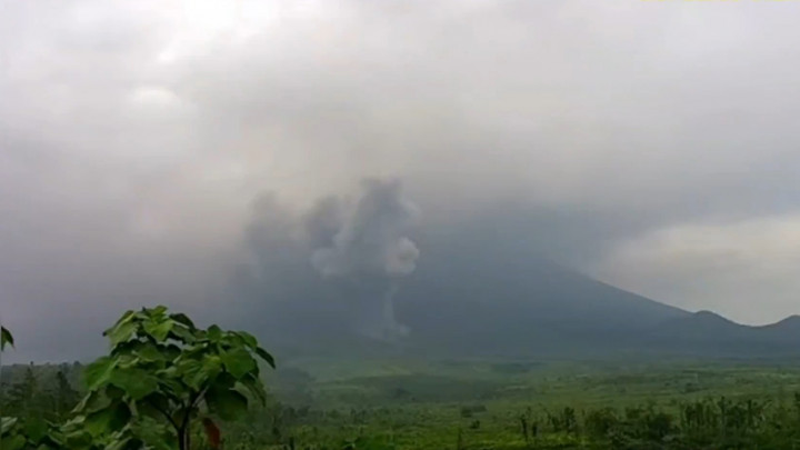 Erupsi Gunung Semeru Muntahkan Awan Panas Guguran Sejauh 4,5 Km