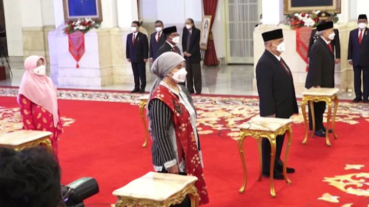 Momen Presiden Anugerahkan Gelar Pahlawan Nasional ke Lima Tokoh