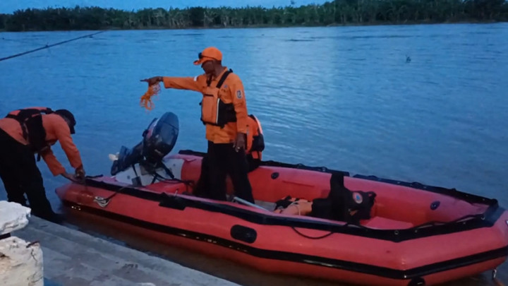 Seorang Warga Hilang Terbawa Arus Saat Hendak Mandi di Sungai Bengawan Solo