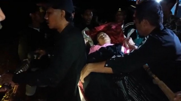 Viral! Seorang Ibu Melahirkan di Atas Motor saat di Tengah Jalan