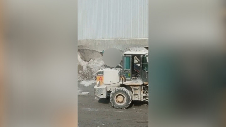 Pekerja Pabrik Bata Tewas Tergiling Mesin Konveyor