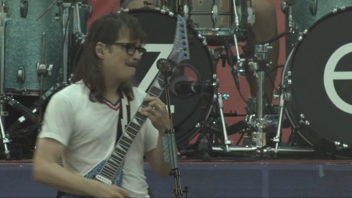 Mengejutkan, Weezer akan Bawakan Lagu