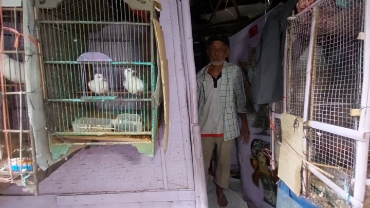 Miris! Derita Seorang Kakek 79 Tahun Hidup Sebatang Kara di Gubuk Berukuran 2x2 Meter