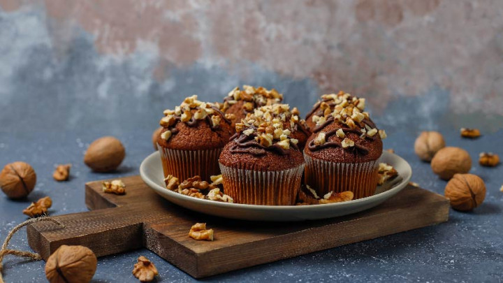 Hindari! 6 Makanan dan Minuman yang Bikin Ngantuk Usai Makan Siang