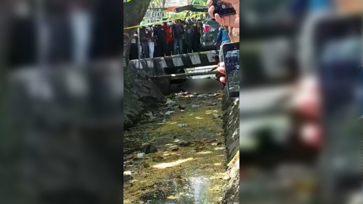 Sesosok Mayat Laki-Laki Ditemukan di Saluran Got Diduga Anggota TNI-AD