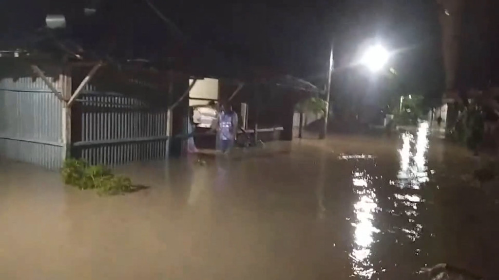 Pemukiman Padat di Plered dan Weru Terendam Banjir, Jalan Cirebon-Kuningan Tergenang