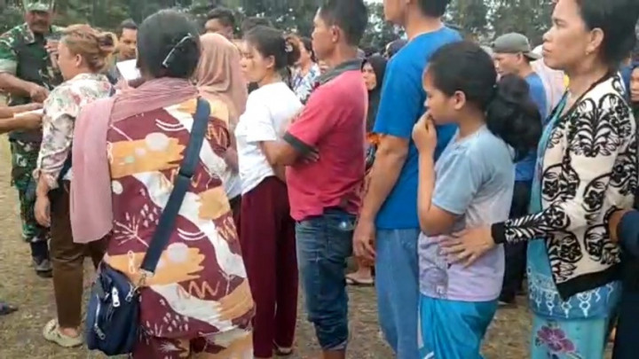 Heboh! Pembagian Bingkisan Dari Panglima TNI Nyaris Ricuh