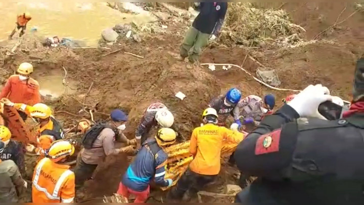 Kembali Ditemukan! 4 Korban Gempa Cianjur Tertimbun Material Longsor