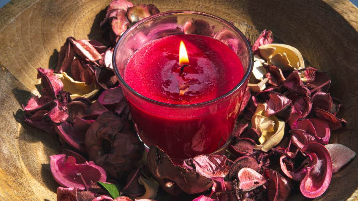 Cari Tahu Yuk! Manfaat Lilin Aromaterapi Berdasarkan Wanginya