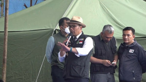 Ridwan Kamil Temui Para Guru di Posko Pengungsian Gempa Cianjur