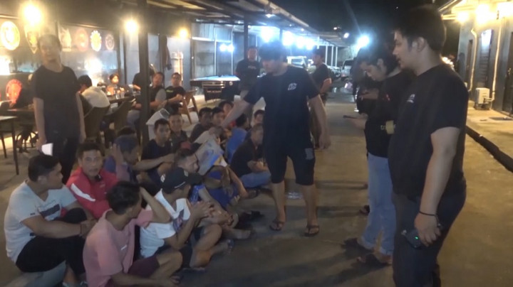 Polisi Gerebek Judi Sabung Ayam, Pelaku Sampai Kabur Lewat Atap Rumah