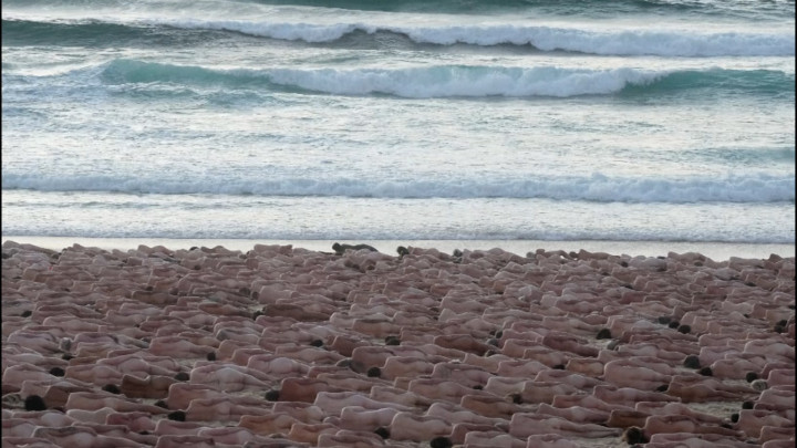 Ribuan Orang Telanjang di Pantai Bondi Sydney, Kampanyekan Soal Kanker Kulit