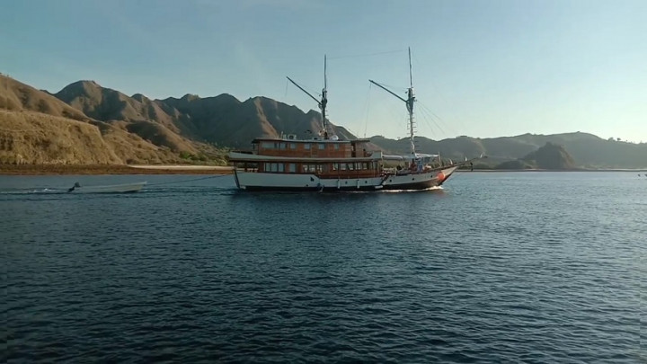 Keindahan Pulau dan Alam Bawah Laut Komodo