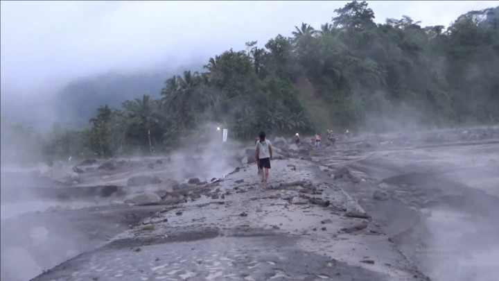 Akibat Banjir Lahar Gunung Semeru, Satu Dusun Terisolir