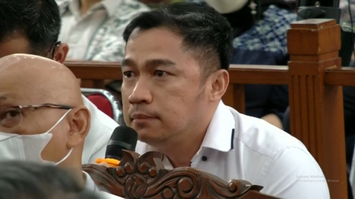Dipecat Polri Gegara Kasus Sambo, Arif Rachman Menangis di Persidangan