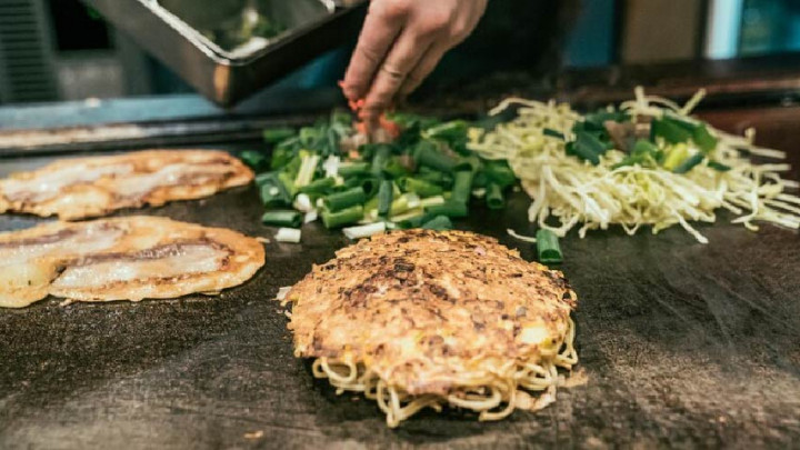 Ternyata Ini Alasan Mengapa Okonomiyaki Sangat Populer di Jepang