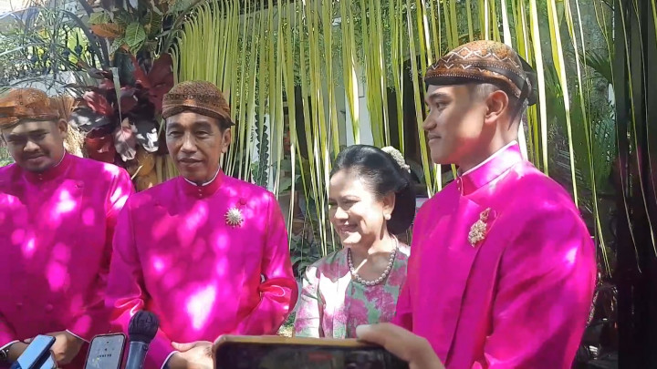 Prosesi Sungkeman Kaesang di Kediaman Banjarsari Diwarnai Tangis Bahagia