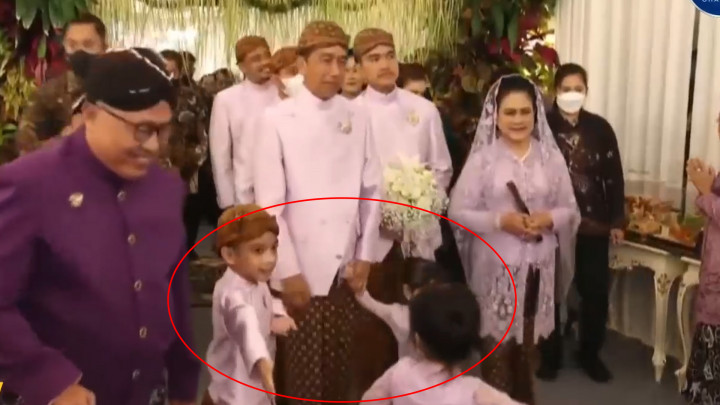 Tingkah Lucu Jan Ethes dan Sedah Mirah Bergaya Seperti Penerima Tamu di Malam Midodareni