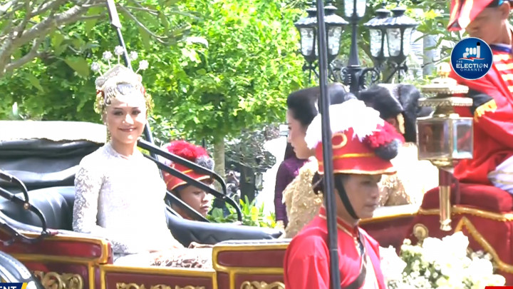 Naik Kereta Kuda, Ini Pesona Kecantikan Erina Gudono saat Akad Nikah